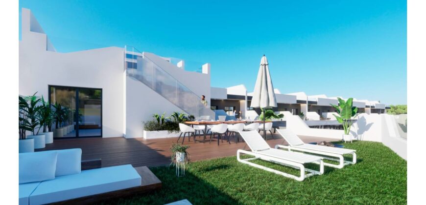 Spacious and luxurious three-bedroom apartment with a 23m2 south-facing terrace/balcony. Benijofar